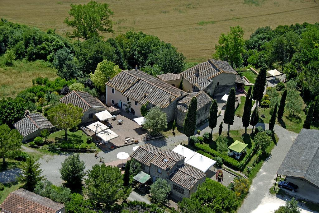 פוג'יבונסי Relais Antico Borgo San Lorenzo מראה חיצוני תמונה