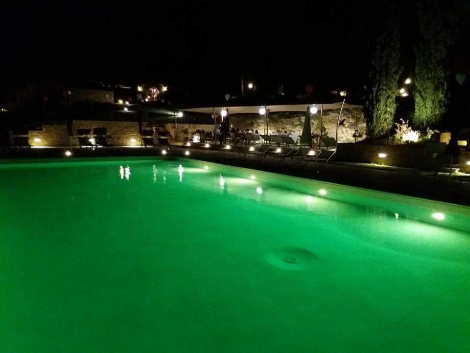 פוג'יבונסי Relais Antico Borgo San Lorenzo מראה חיצוני תמונה