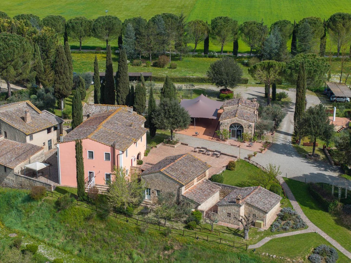 פוג'יבונסי Relais Antico Borgo San Lorenzo מראה חיצוני תמונה