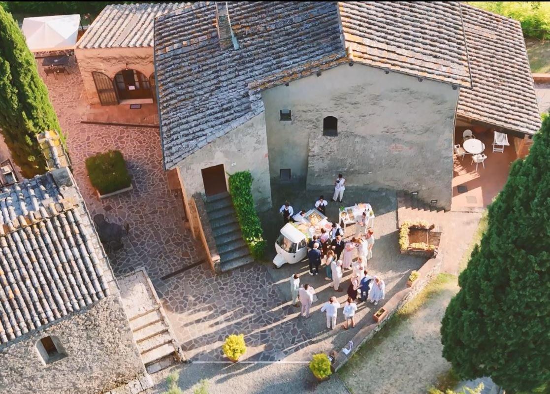 פוג'יבונסי Relais Antico Borgo San Lorenzo מראה חיצוני תמונה