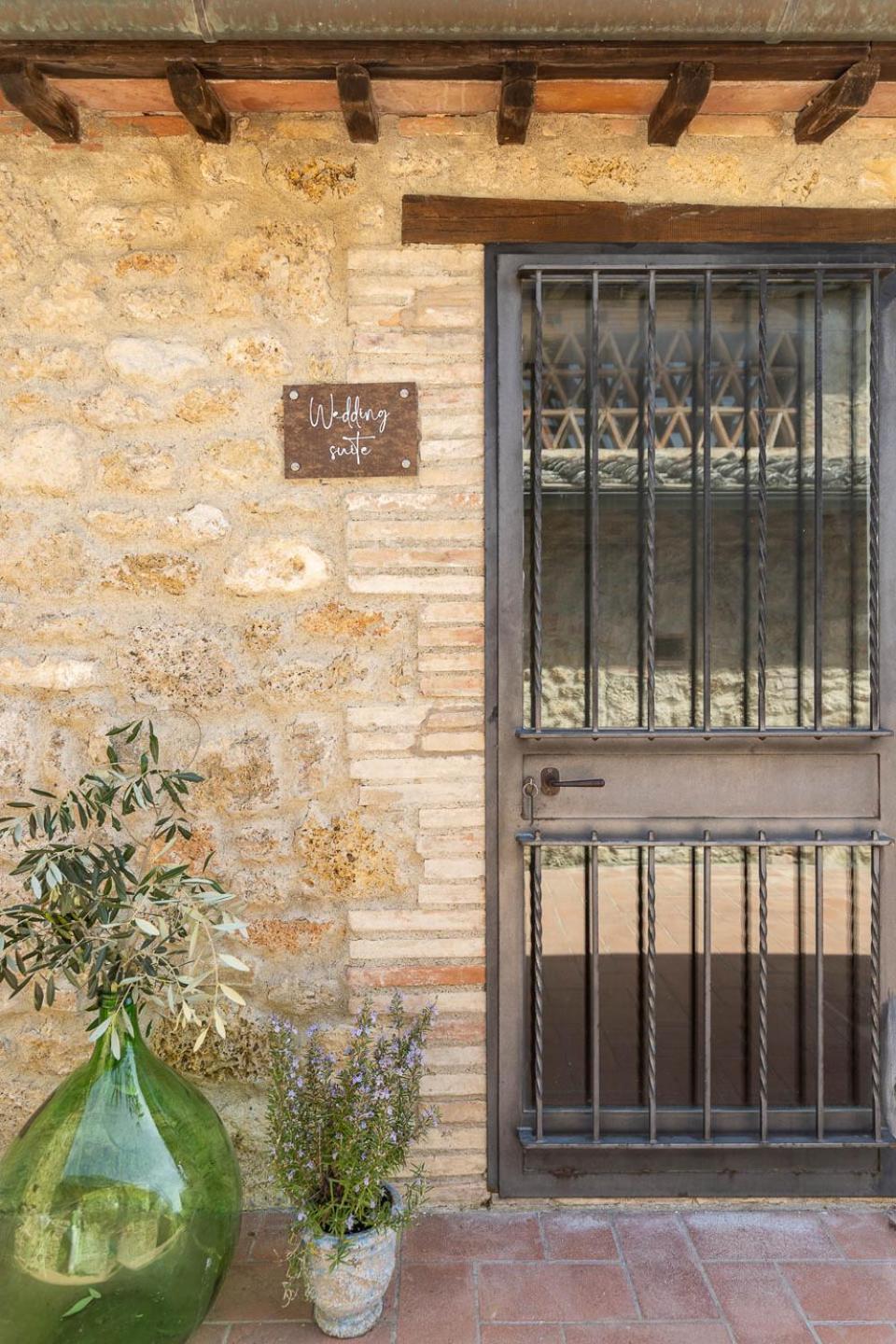 פוג'יבונסי Relais Antico Borgo San Lorenzo מראה חיצוני תמונה